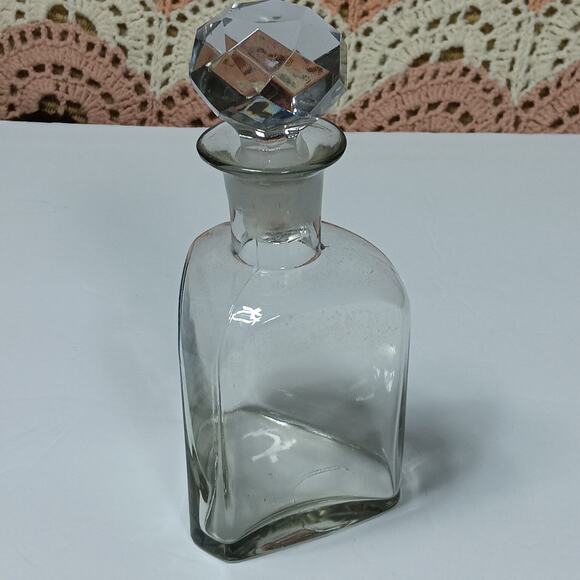 Liquor Vintage Triangle Decanter 6" tall x 3.25" bottom Glass Stopper - Picture 3 of 10